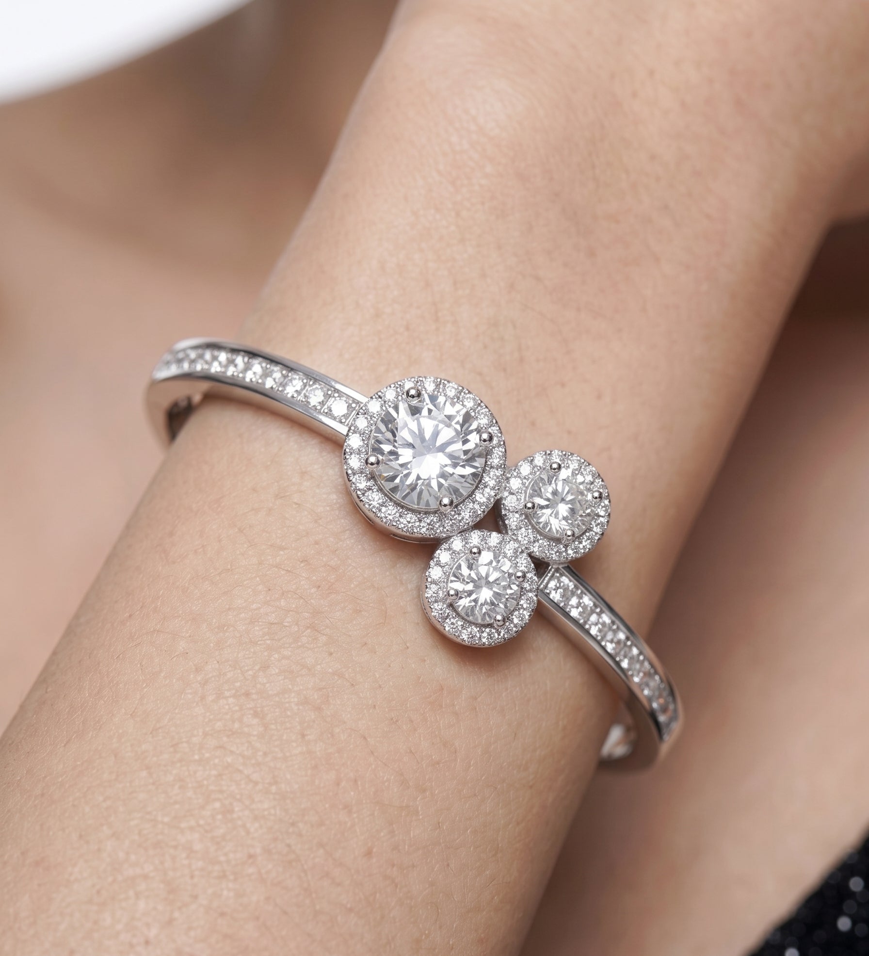 SILVERY CRYSTAL BRESELET