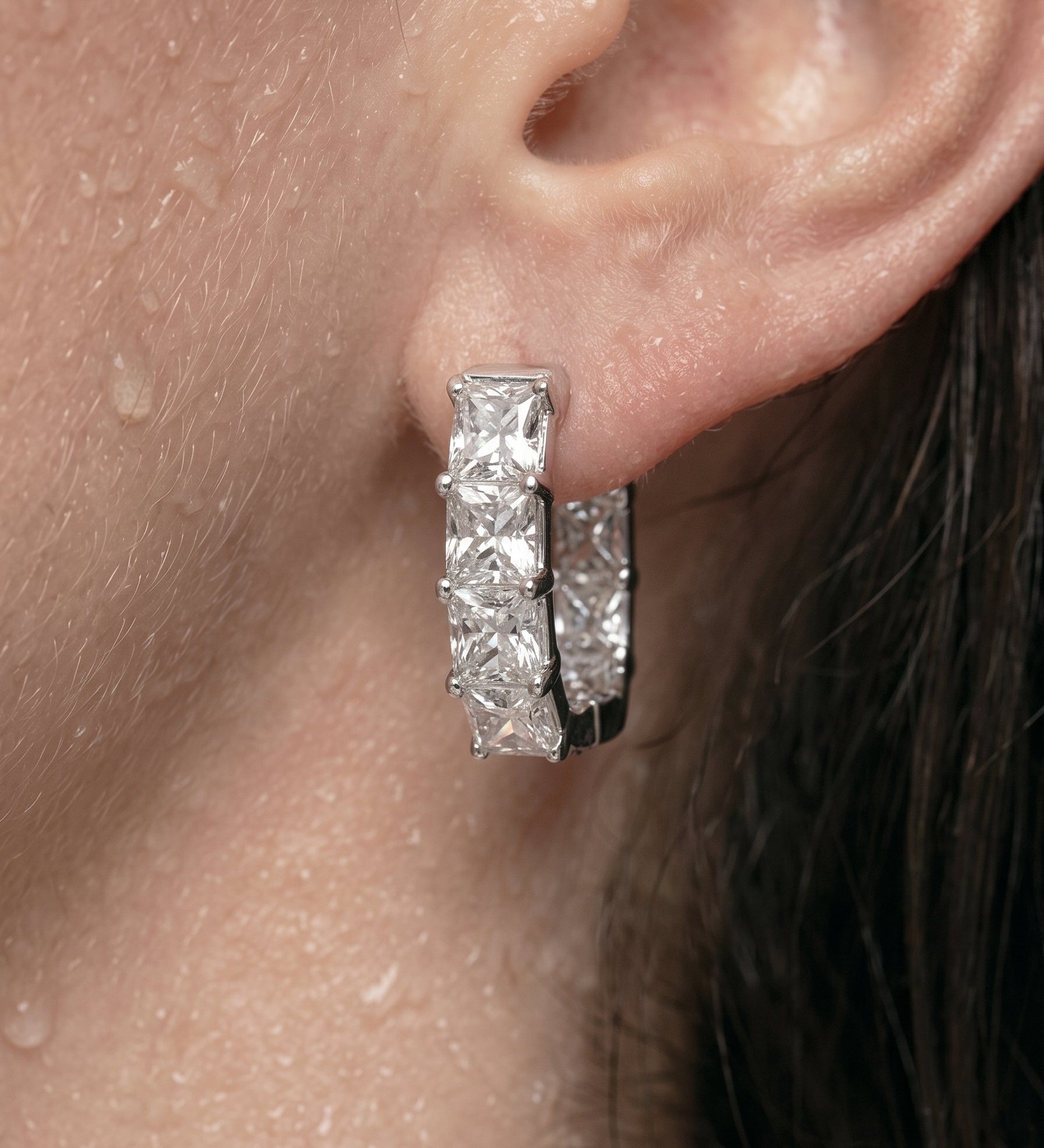 ICY SPARK STUD EARRING