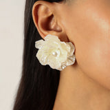 DESCENT FLORAL SNOW WHITE EARRING