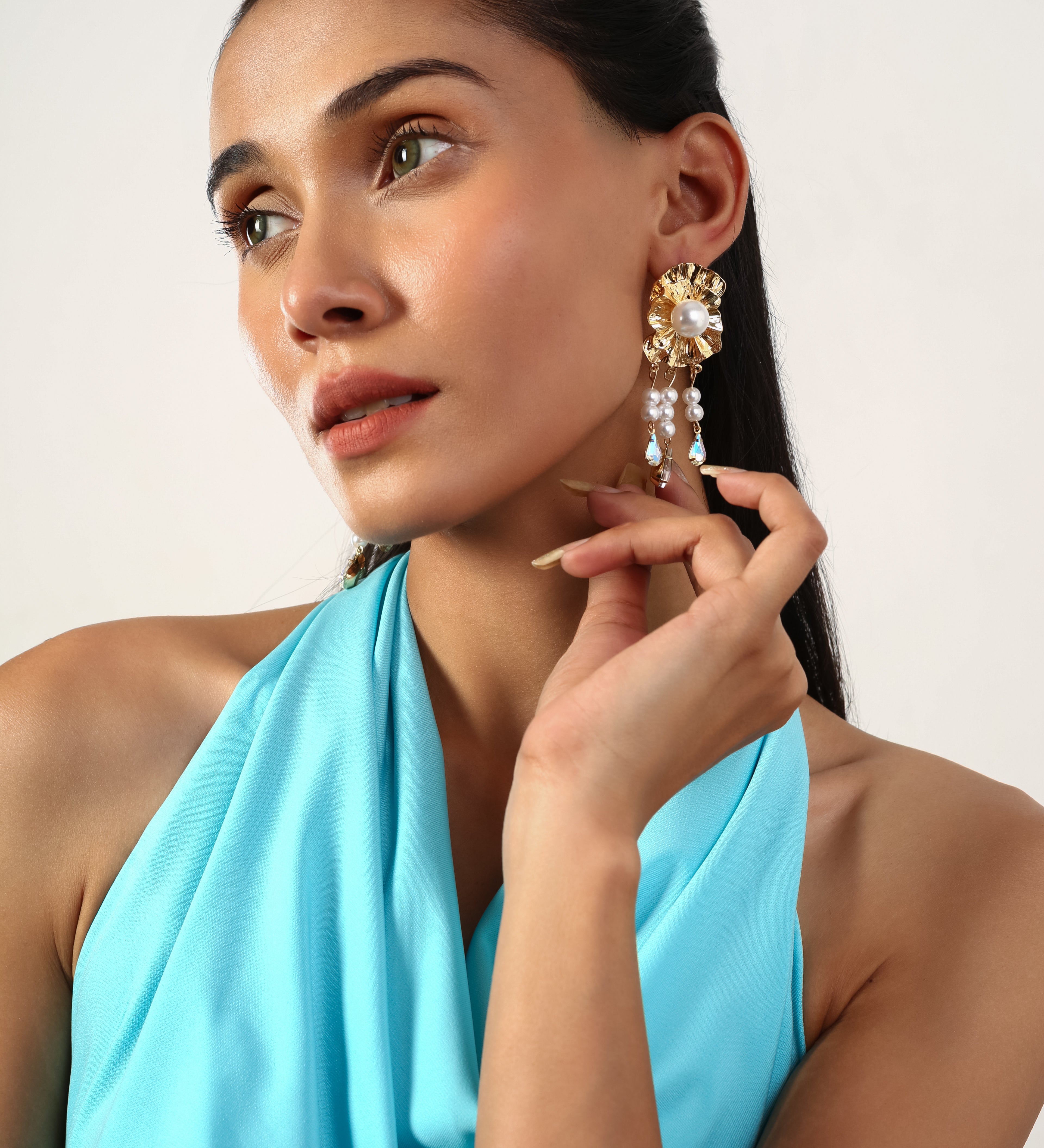GOLD PLATED ANTITARNISH QUEEN EARRING