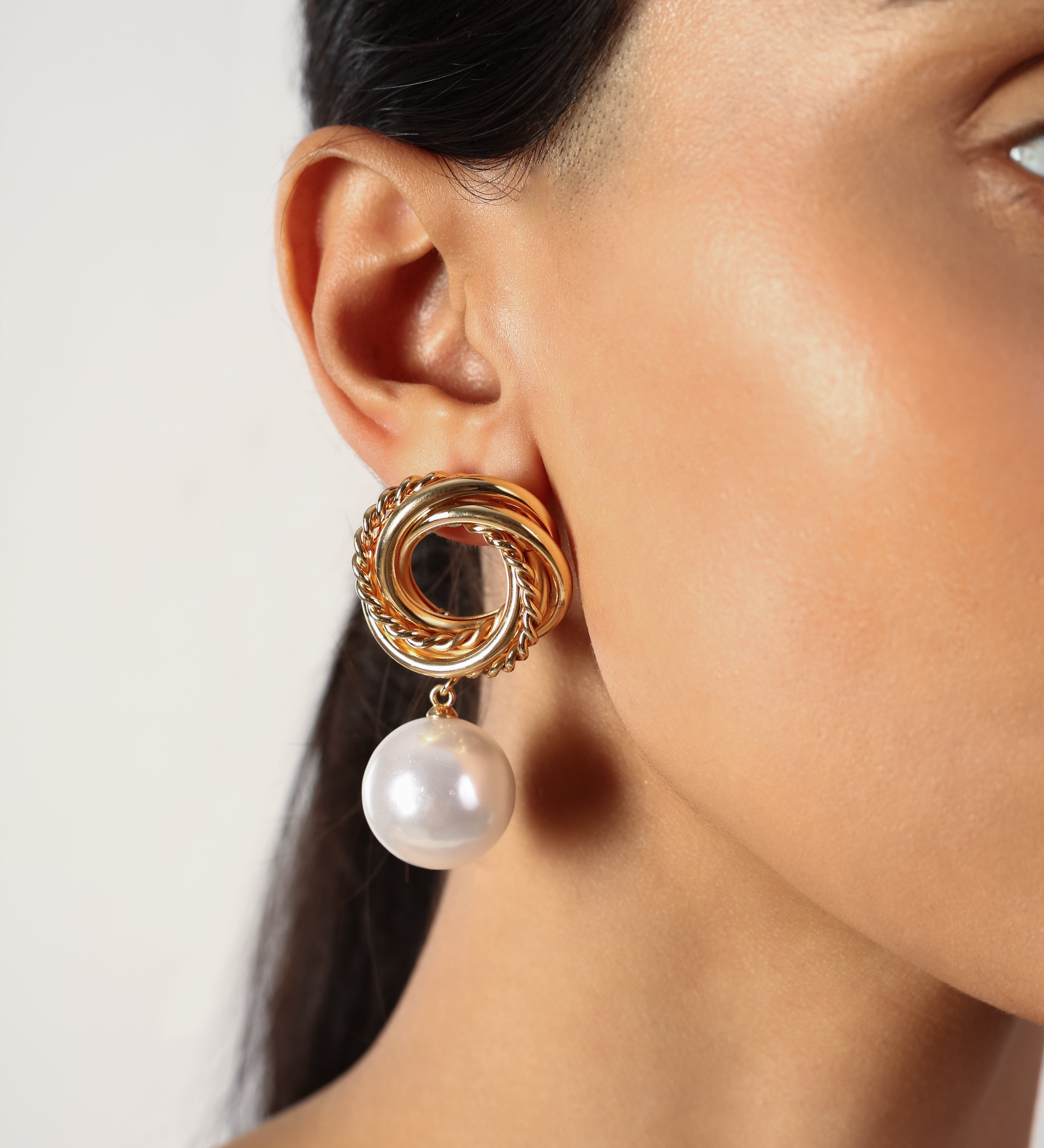 GOLDEN PEARL DROP EARRING