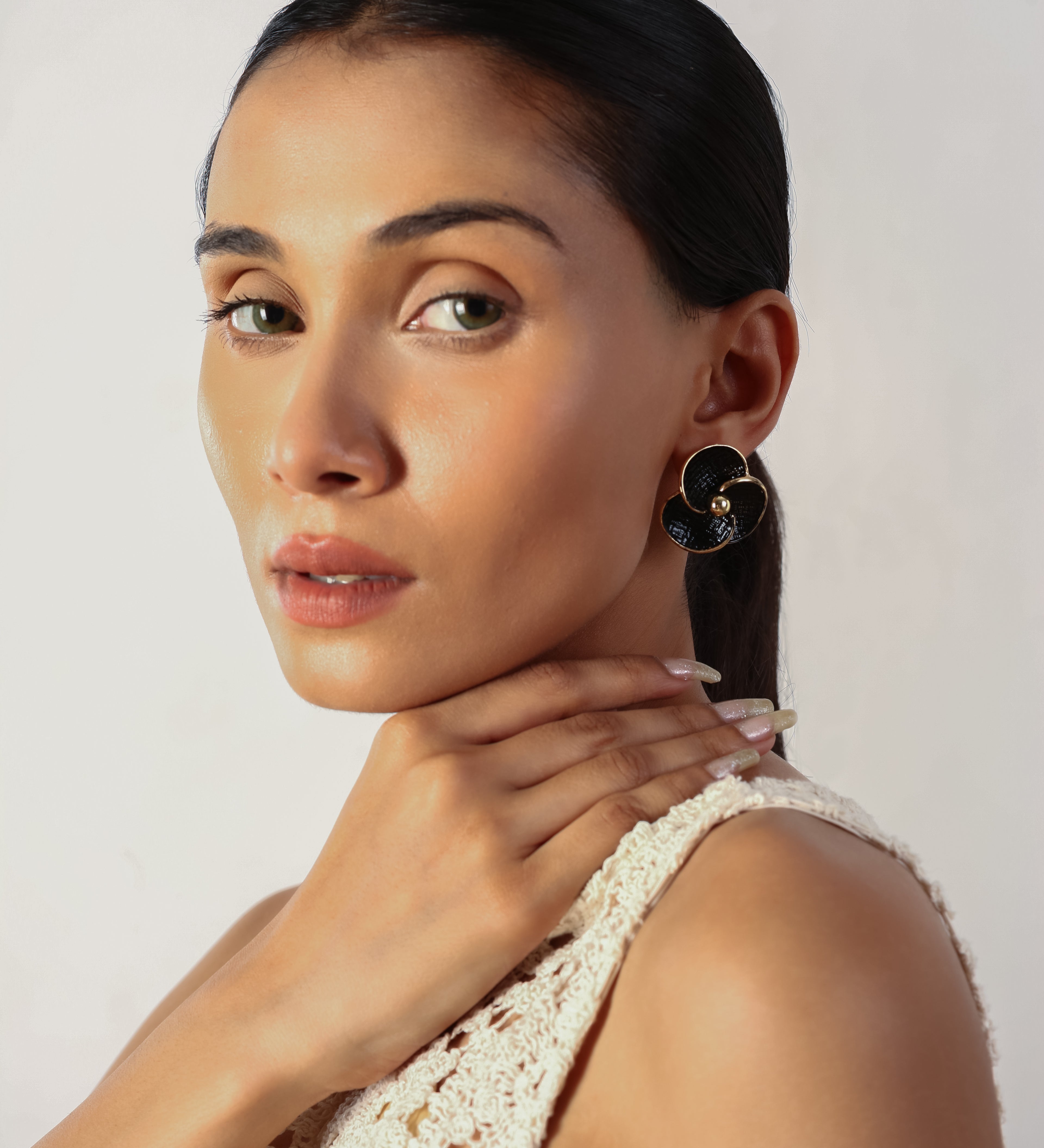 BLACK PETALS ANTITARNISH EARRING